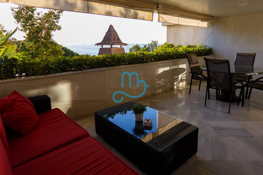 Deluxe Two-Bedroom Apartment with Side Sea View