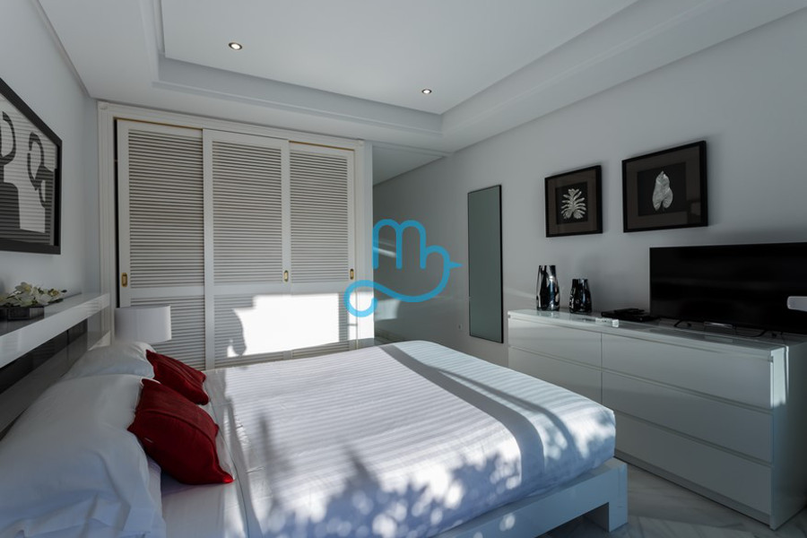 Deluxe Two-Bedroom Apartment with Side Sea View
