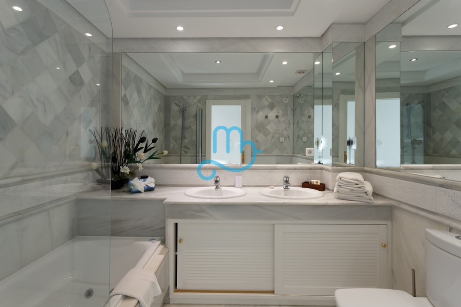 Deluxe Two-Bedroom Apartment with Side Sea View
